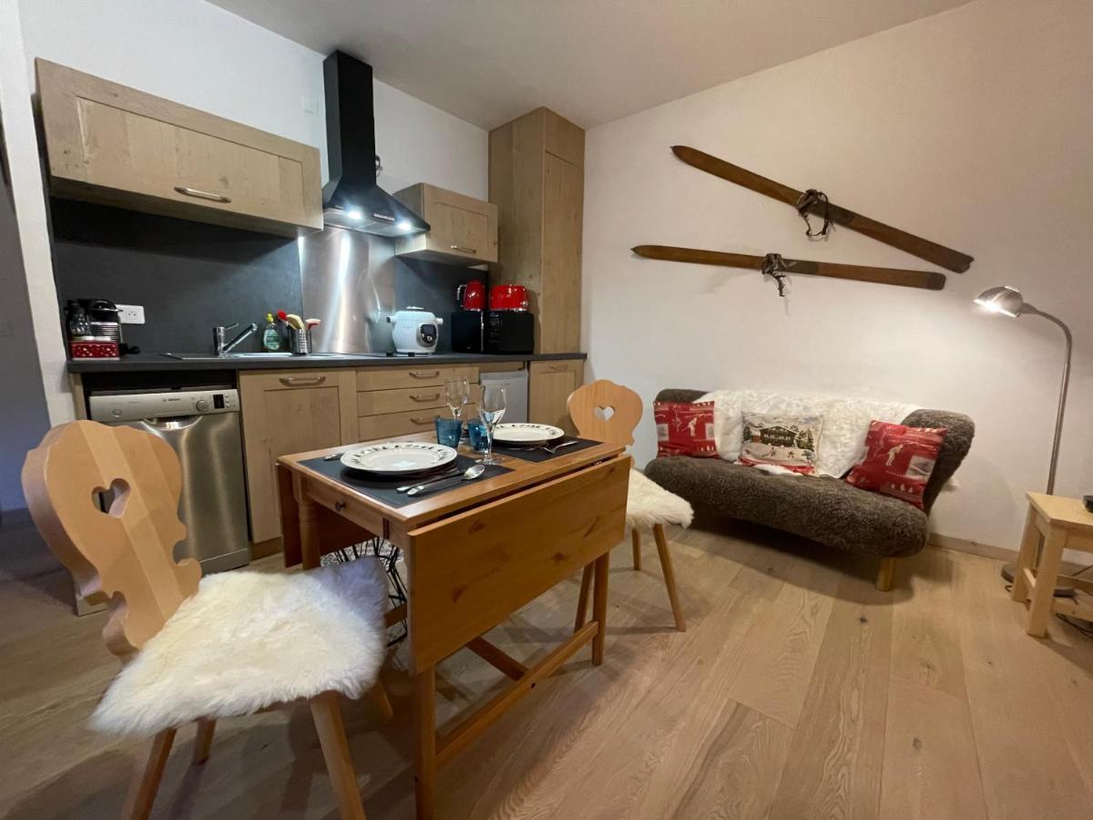 Appartement T2 30m2 plein centre, lit fait, linge fourni, WIFI à Cauterets Extérieur photo