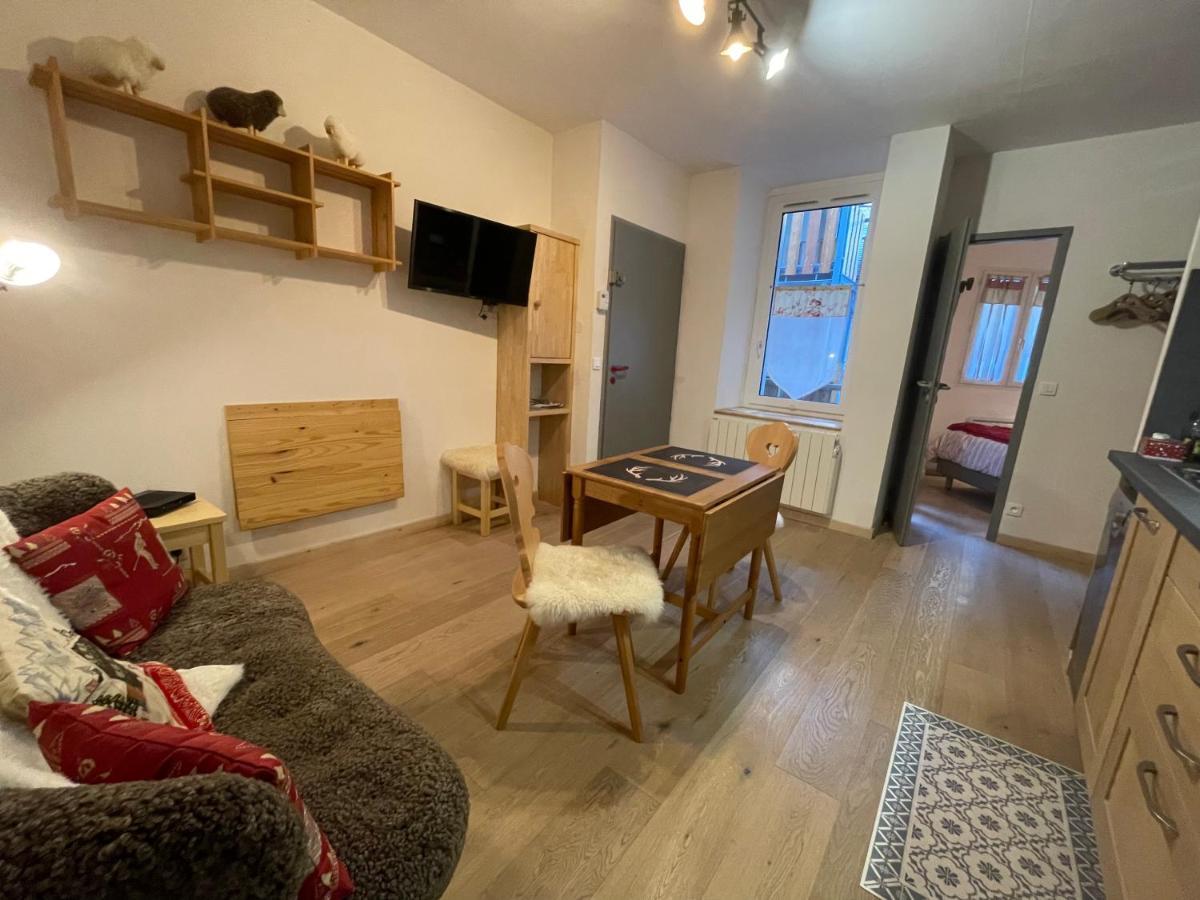 Appartement T2 30m2 plein centre, lit fait, linge fourni, WIFI à Cauterets Extérieur photo